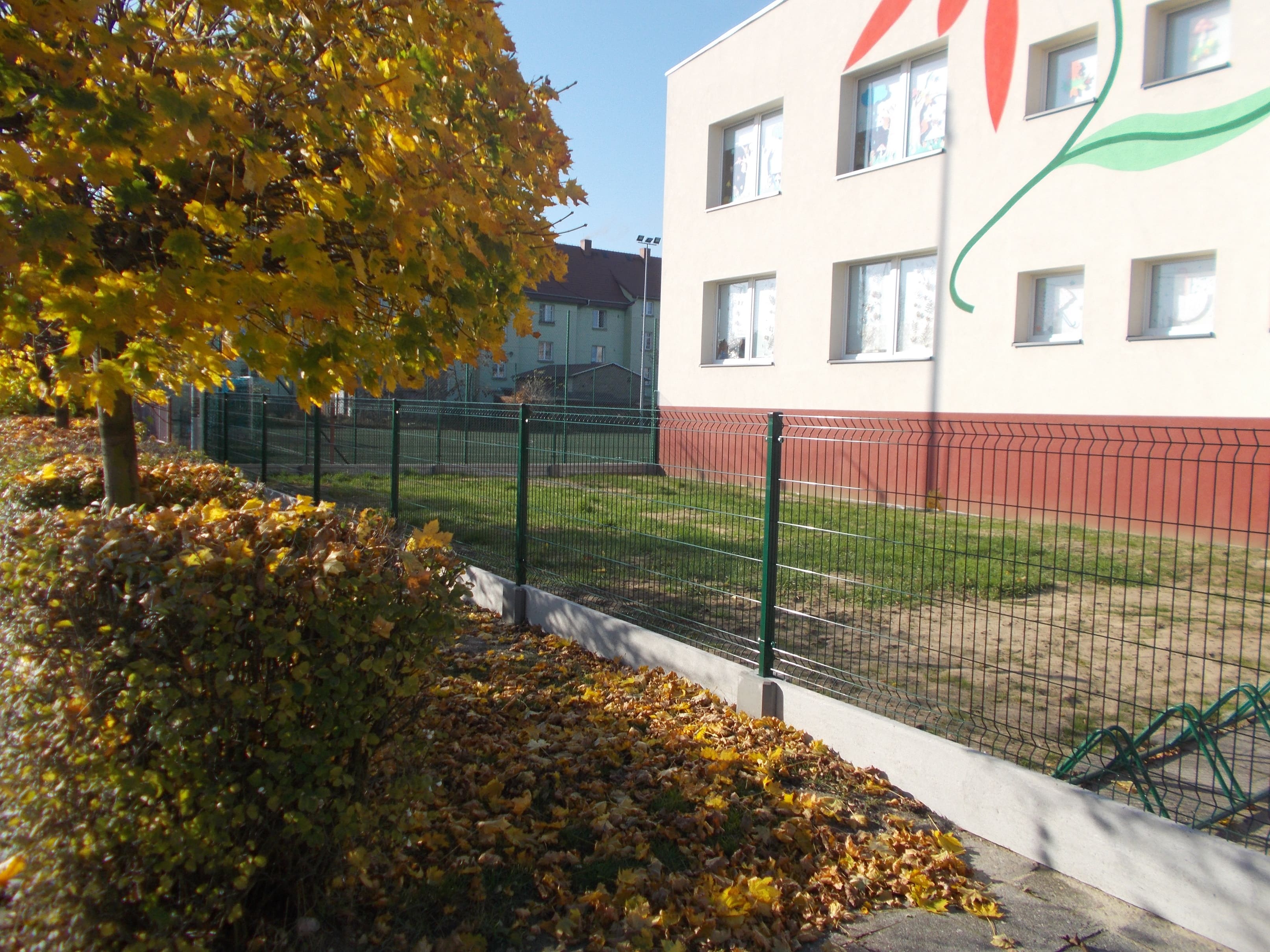 Metalowe ogrodzenie przedszkola