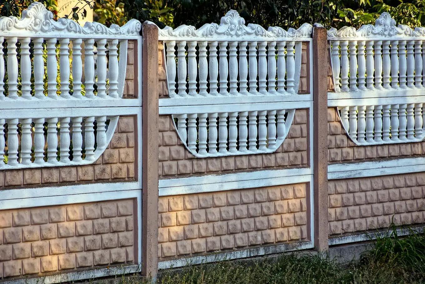 betonowe ogrodzenie